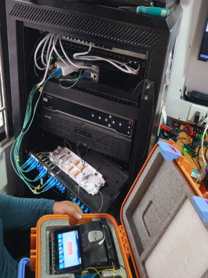 Instalación y fusión de fibra óptica en proyectos de telecomunicaciones